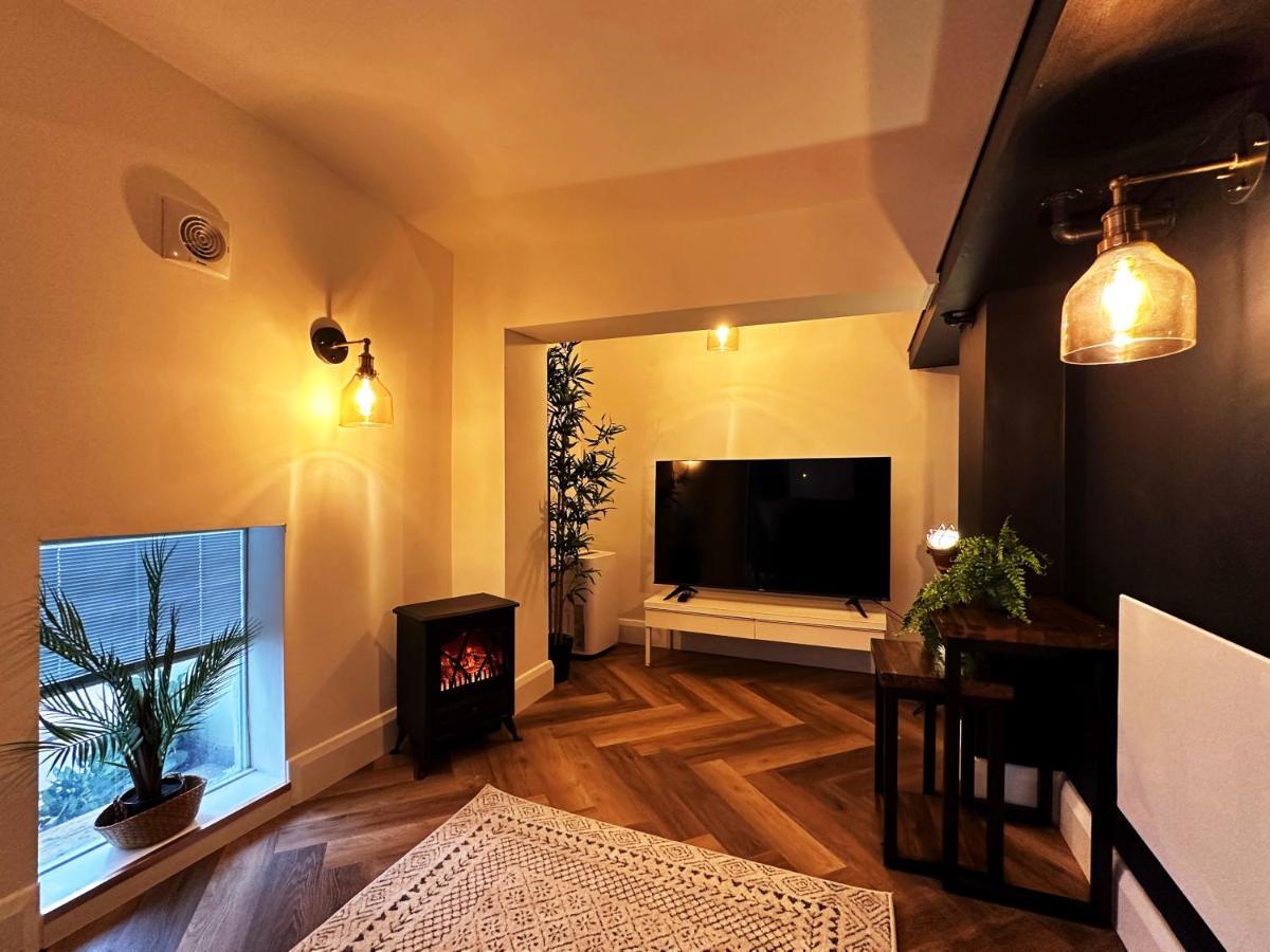 Liam Place Near Hyde Park - 1 Double Bed, 1 Sofa Bed, Spacious Apartment, Private Entrance * Londen