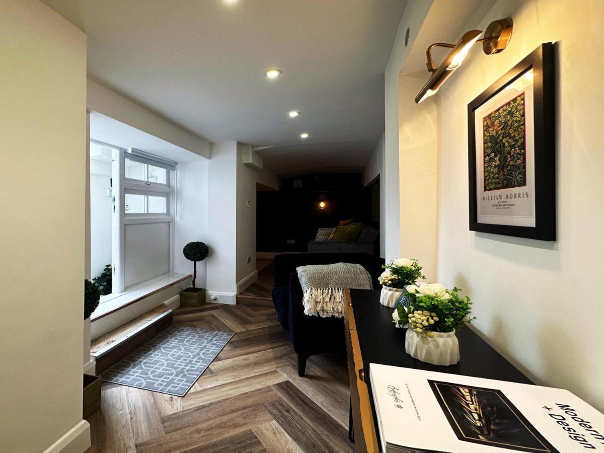 Liam Place Near Hyde Park - 1 Double Bed, 1 Sofa Bed, Spacious Apartment, Private Entrance * Londen