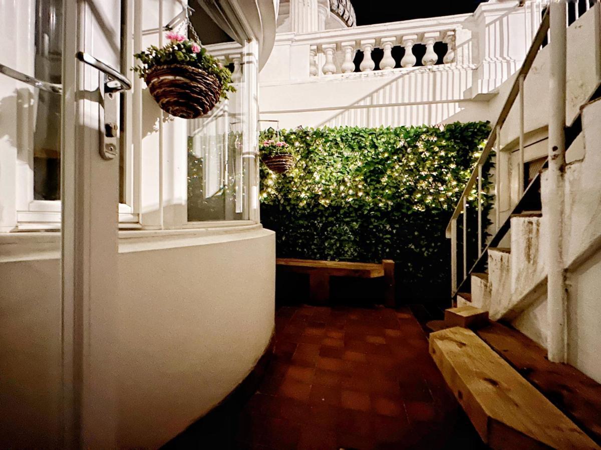 Liam Place Near Hyde Park - 1 Double Bed, 1 Sofa Bed, Spacious Apartment, Private Entrance Appartement Londen