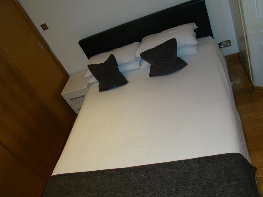 Kensington Rooms And Apartments 2*