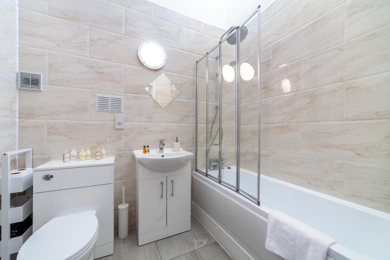 Bright 2 Bdr House Wgarden & Parking, Greenwich *