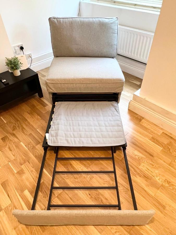Aprt 10mins Walk From The Shard! Apartment London