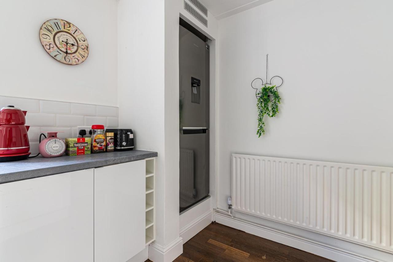 Specious Bright Flat With Garden In Apartamento