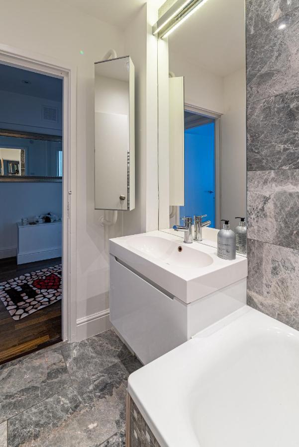 Specious Bright Flat With Garden In *