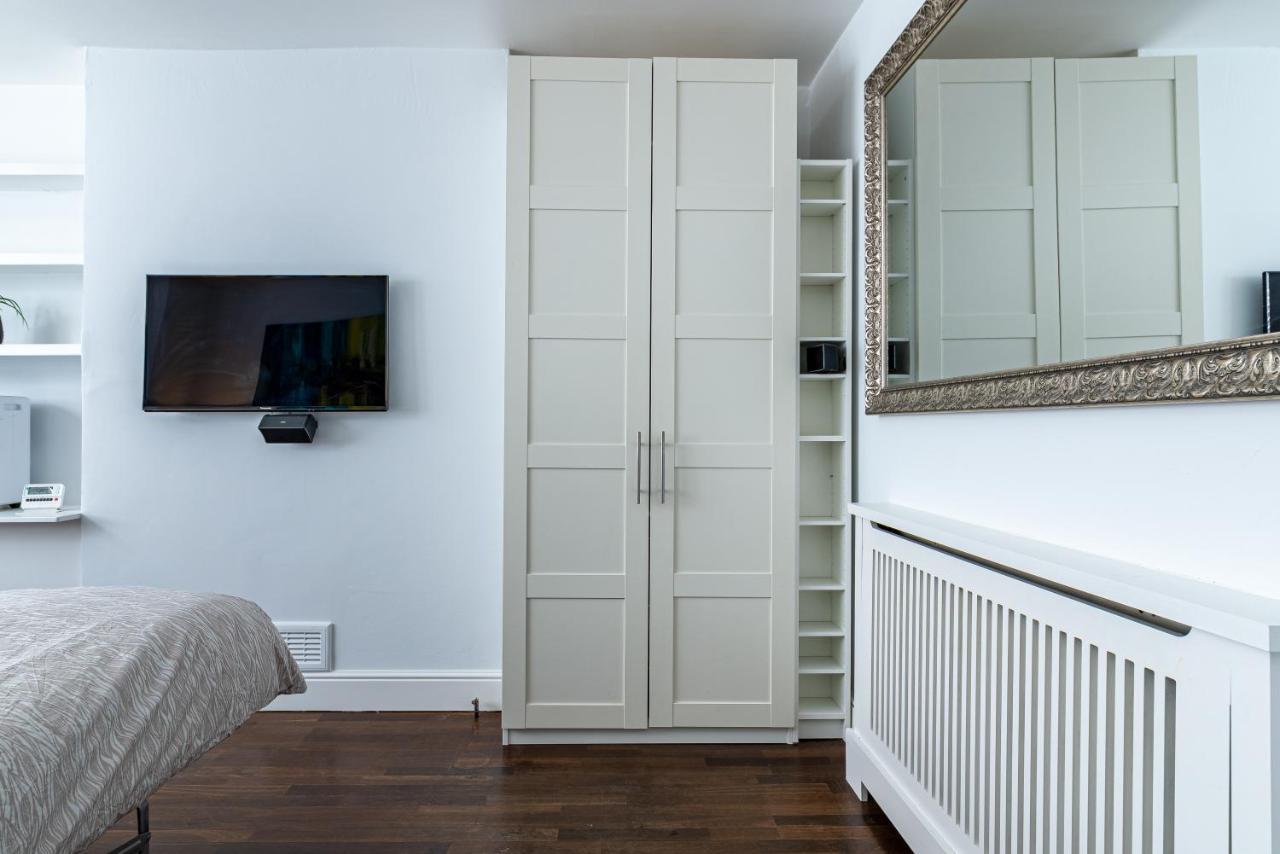 Specious Bright Flat With Garden In Londres