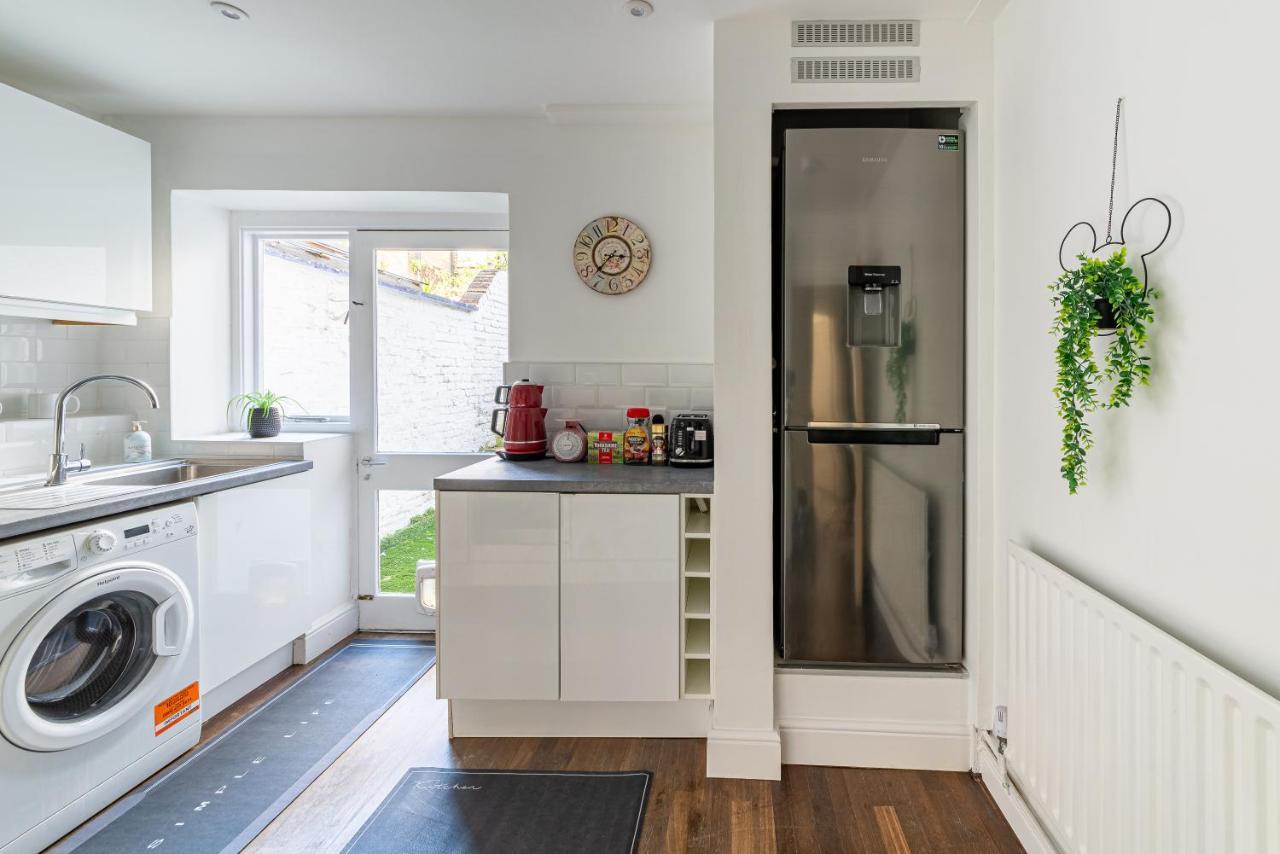 Specious Bright Flat With Garden In *