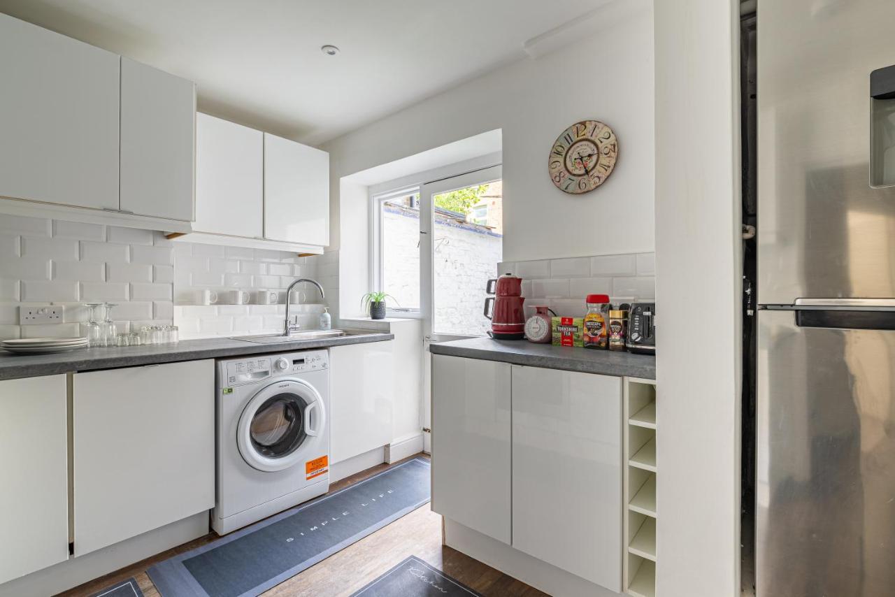 Specious Bright Flat With Garden In Apartamento