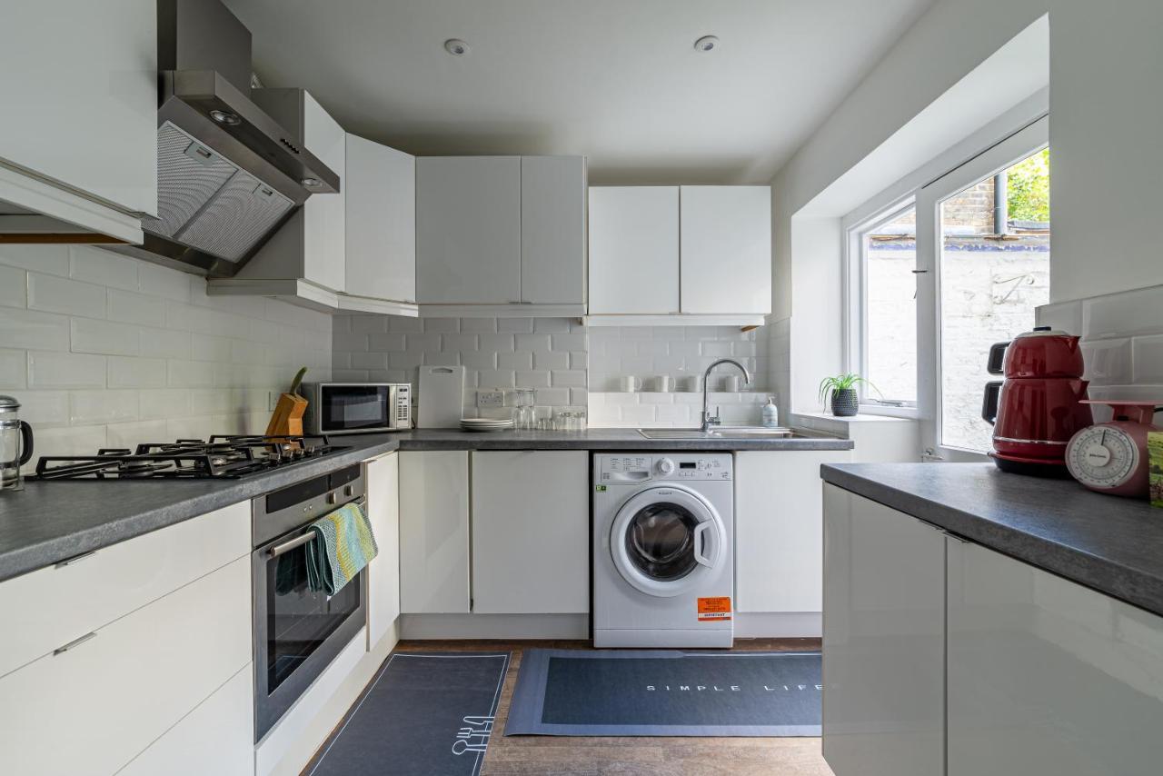 Specious Bright Flat With Garden In Apartamento