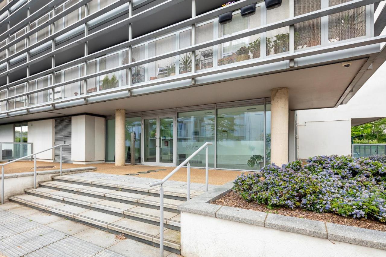 Stunning With Underground Parking! * Londres