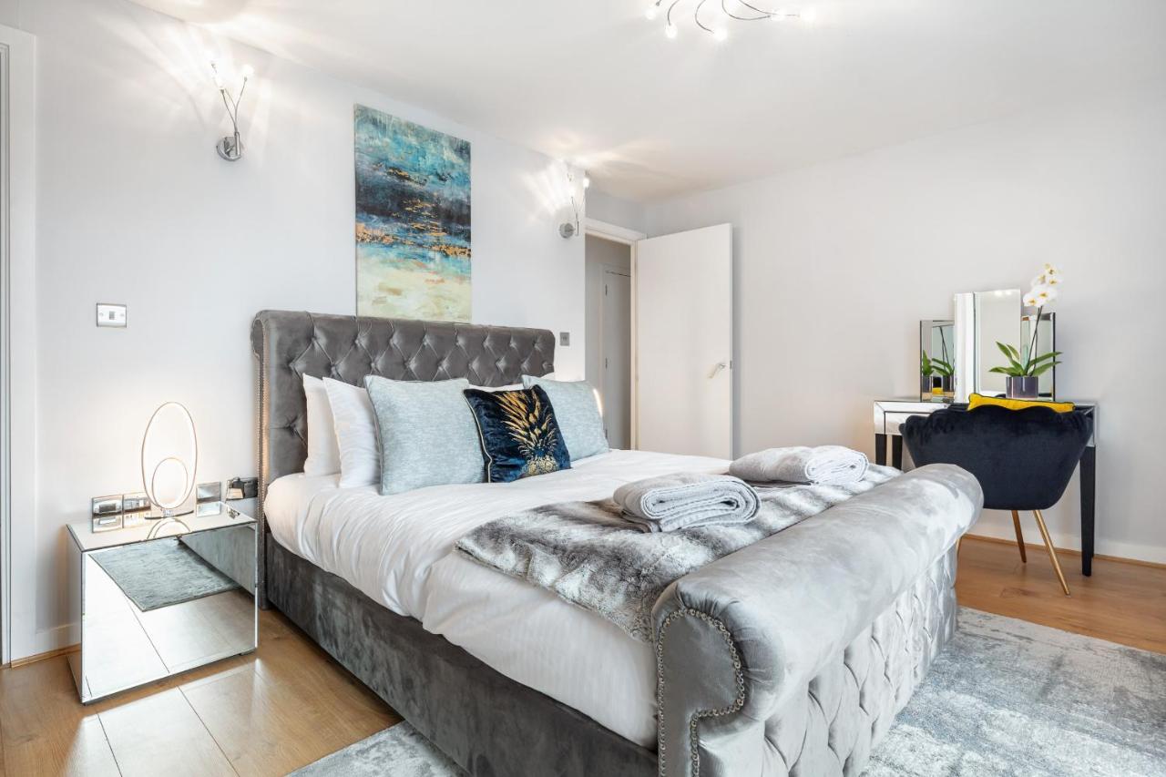 Stunning With Underground Parking! Apartment
