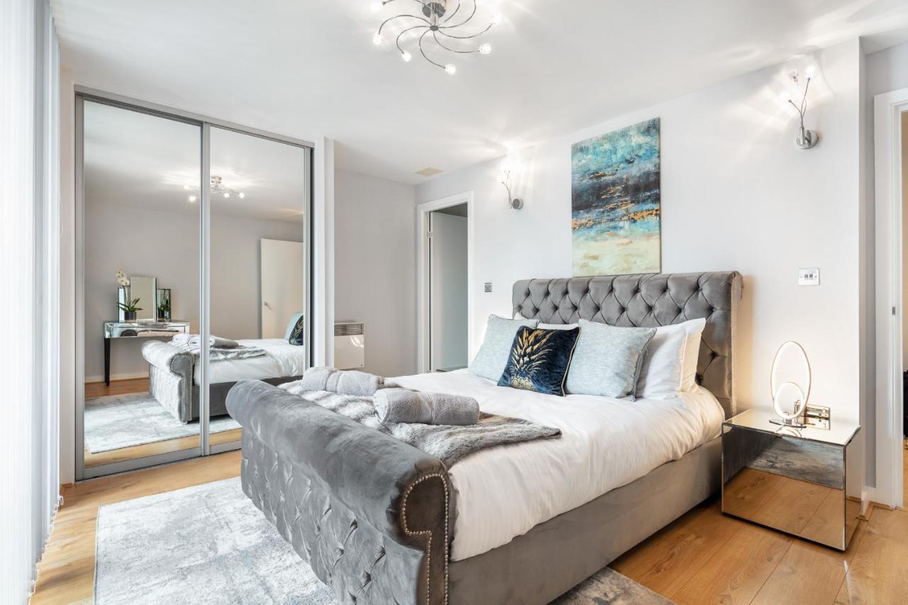 Stunning With Underground Parking! Apartamento *