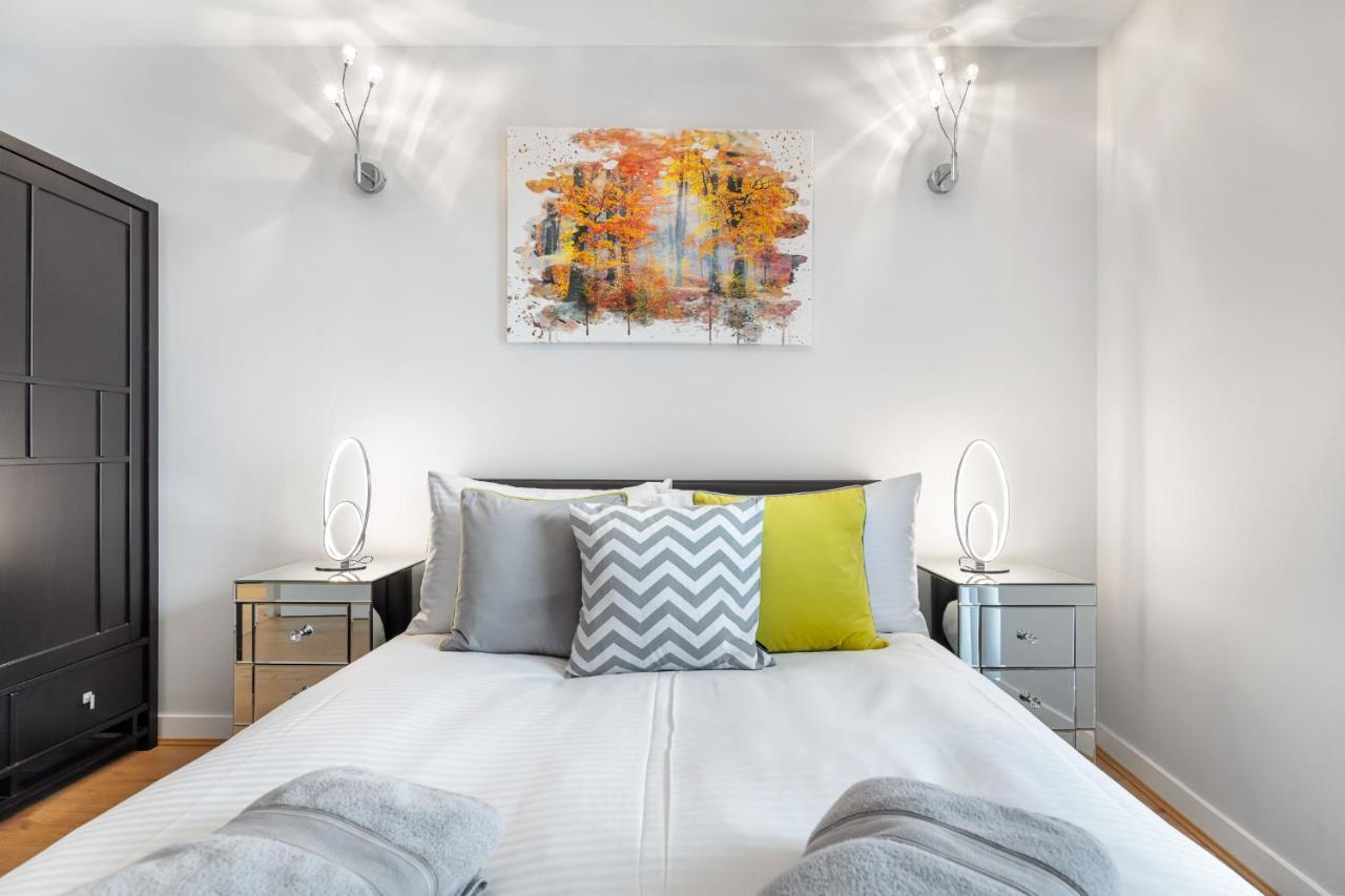 Stunning With Underground Parking! * London