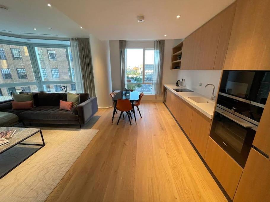 Luxury 3 Bed 3 Bath In Central *