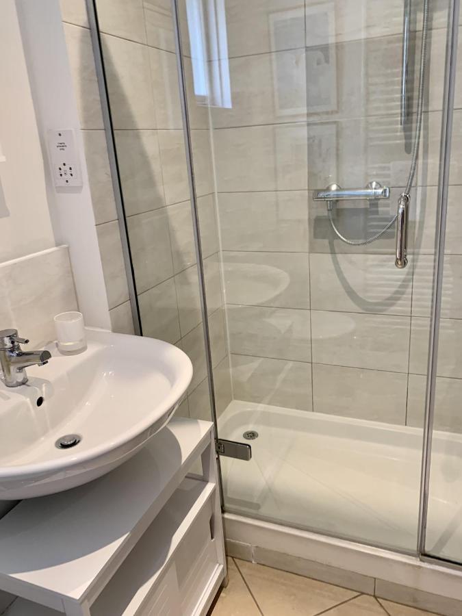 Lovely Newly Refurbished In Battersea * London