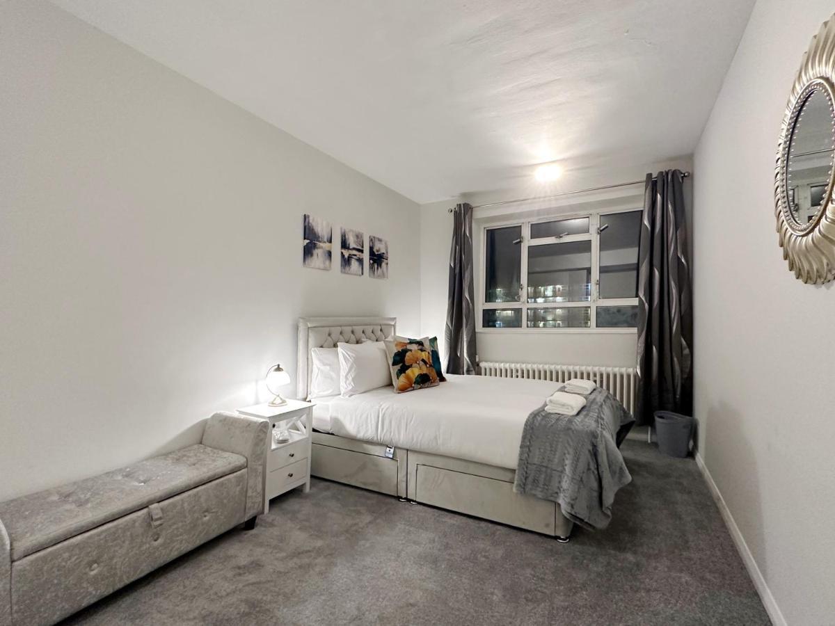 Zoey Place Near Thames River - 2 Double Beds, 1 Single Bed, Spacious, Ideal For Families