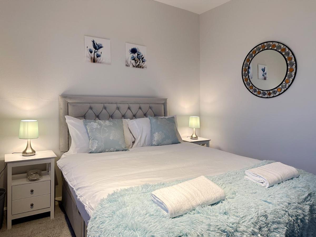 Zoey Place Near Thames River - 2 Double Beds, 1 Single Bed, Spacious, Ideal For Families * Londres