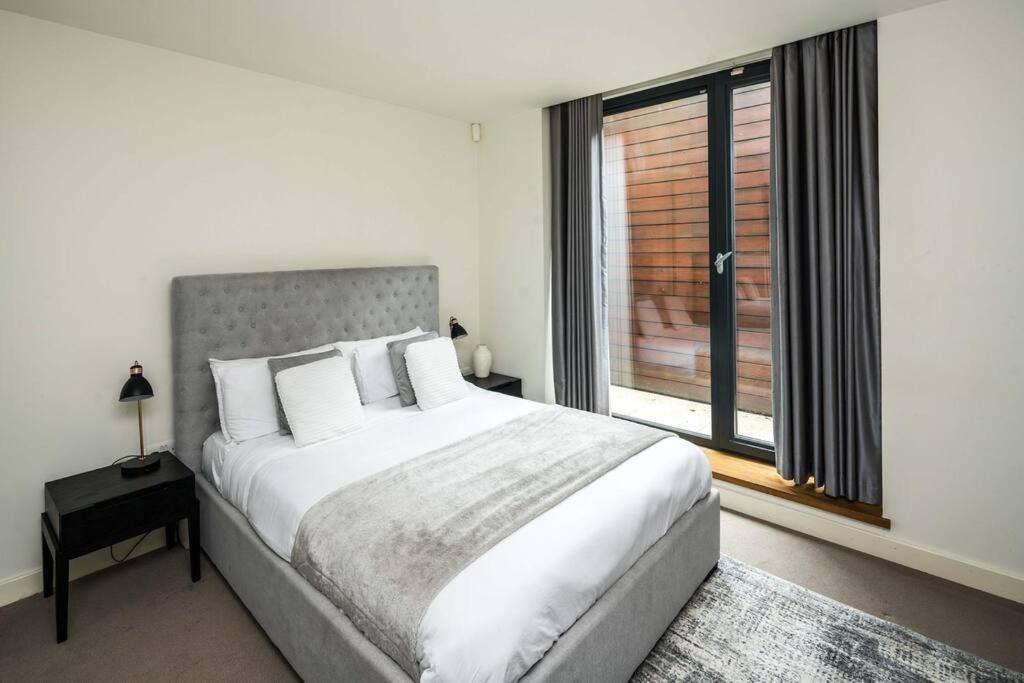 Chic And Spacious Flat Near Bond Street *