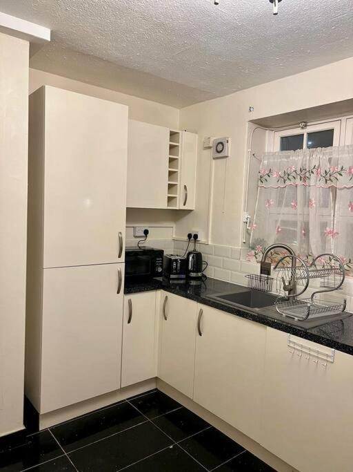 2 Bedroom Flat In Vauxhall, Appartement *