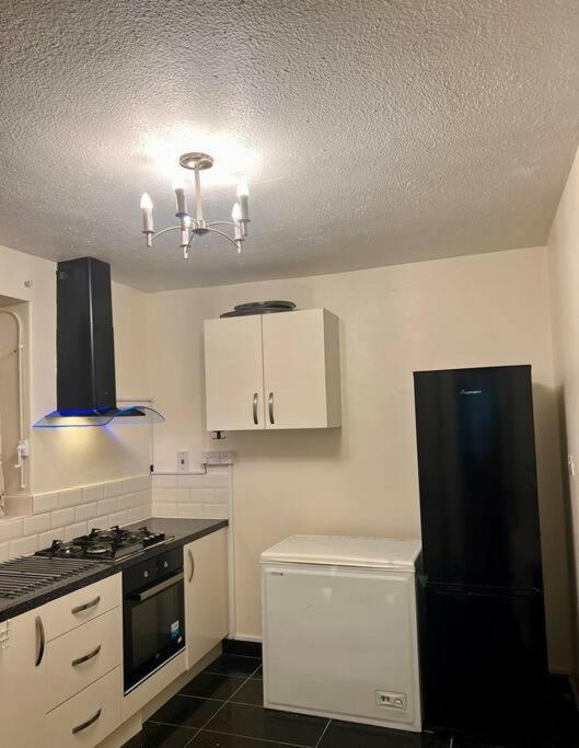 2 Bedroom Flat In Vauxhall, Londres