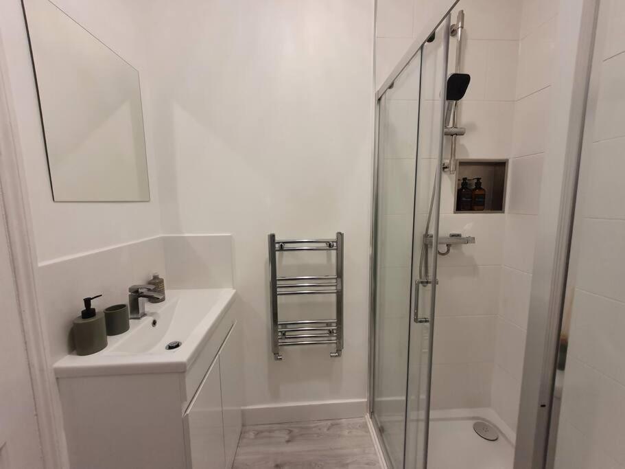 Beautiful Flat In Bow Apartment *