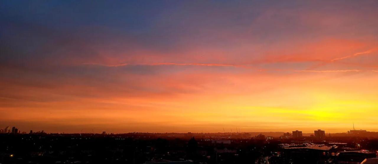 Sunny Luxury Skyline Flat Near Alexandra Palace, Tottenham Stadium & Drumsheds Apartamento *