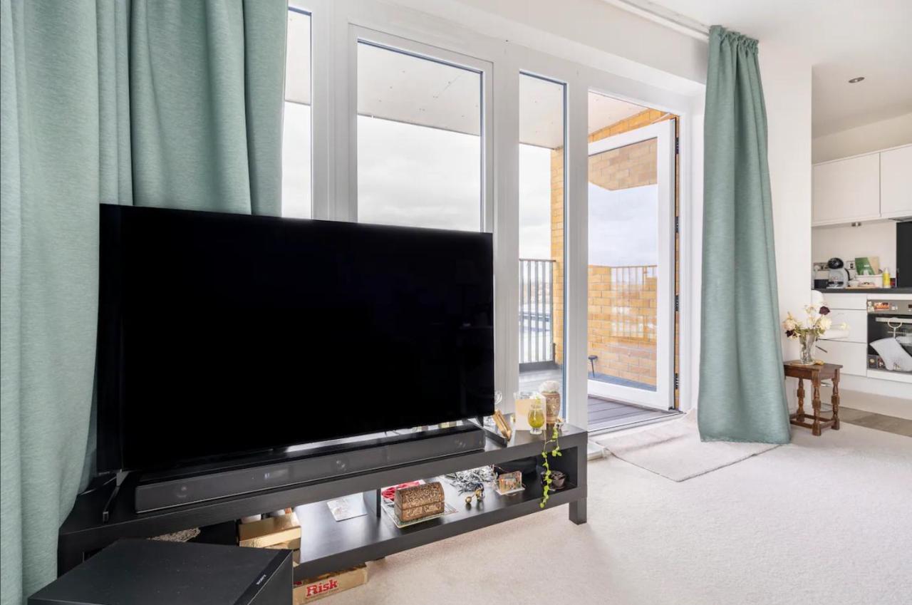 Sunny Luxury Skyline Flat Near Alexandra Palace, Tottenham Stadium & Drumsheds Apartamento *