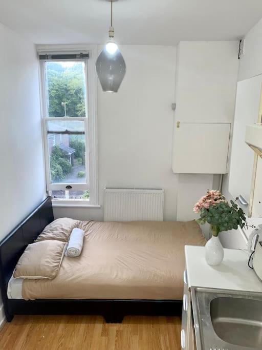 Private Studio Flat Close To Central With Smart Tv And Workspace Apartment