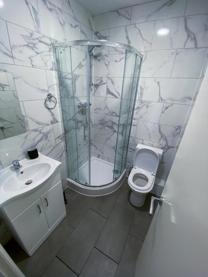 Stylish 1 Bedroom Flat In Wood