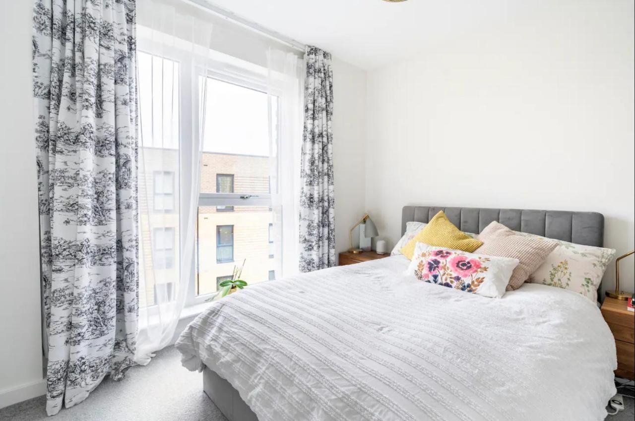 Sunny Luxury Skyline Flat Near Alexandra Palace, Tottenham Stadium & Drumsheds Londres