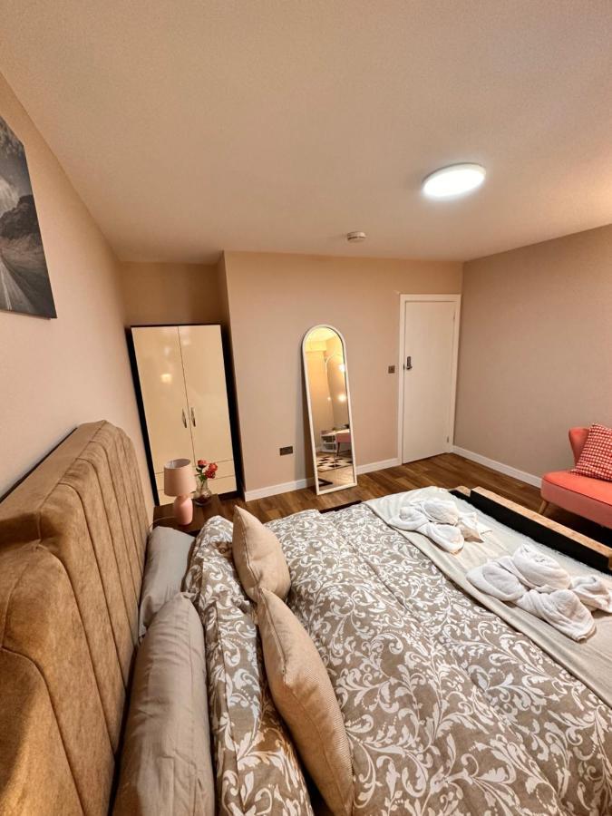 Canary Wharf Single Double And En-suite Guest house London