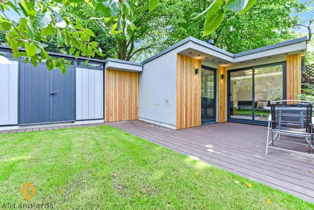 Charming Modern Chic Pad Summer House *