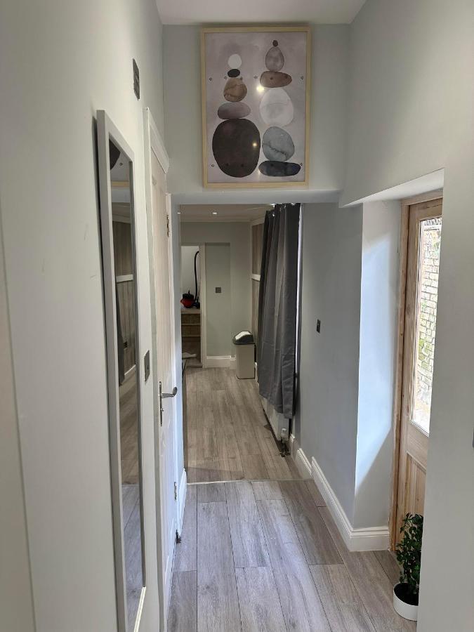 Apartment Charming 1-bed In 8 London