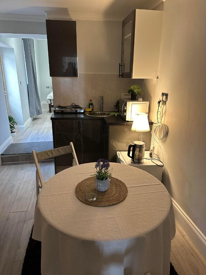 Apartment Charming 1-bed In 8 London