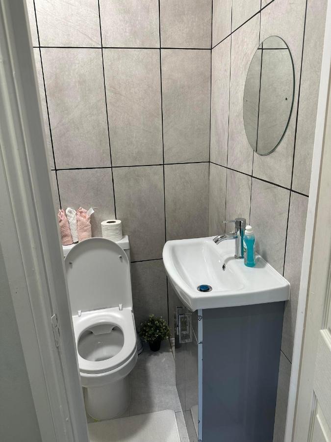Charming 1-bed In 8 Apartment London
