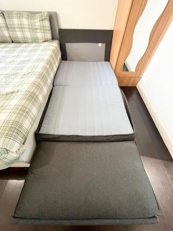 Large Close To Ldn * Londres