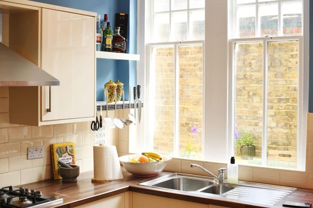 Appartement Three-storey, Renovated 1890s Heritage In Spitalfields Market Londen