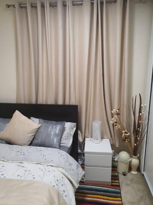 2 Bedroom Flat In Vauxhall, *
