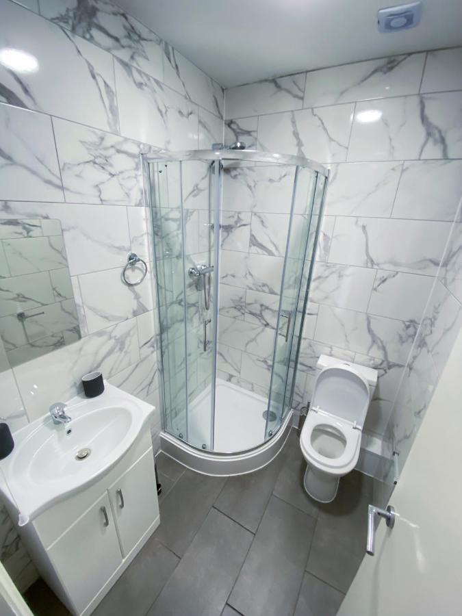 Stylish 1 Bedroom Flat In Wood *