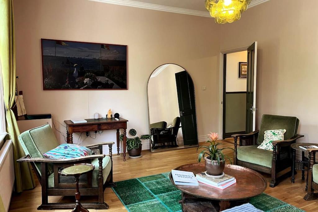 Three-storey, Renovated 1890s Heritage In Spitalfields Market * Londen