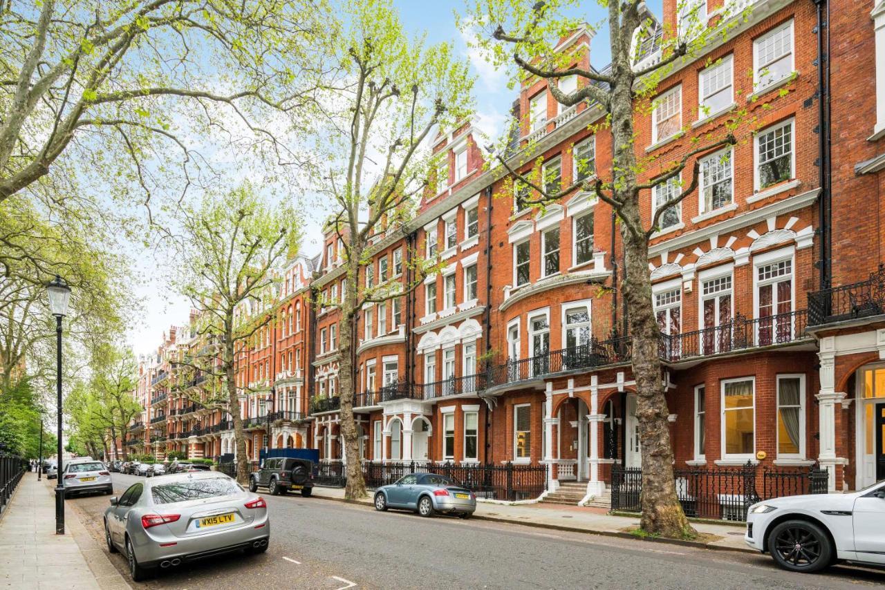 Superb Chelsea Rare Find With Patio 2 Min From Tube *