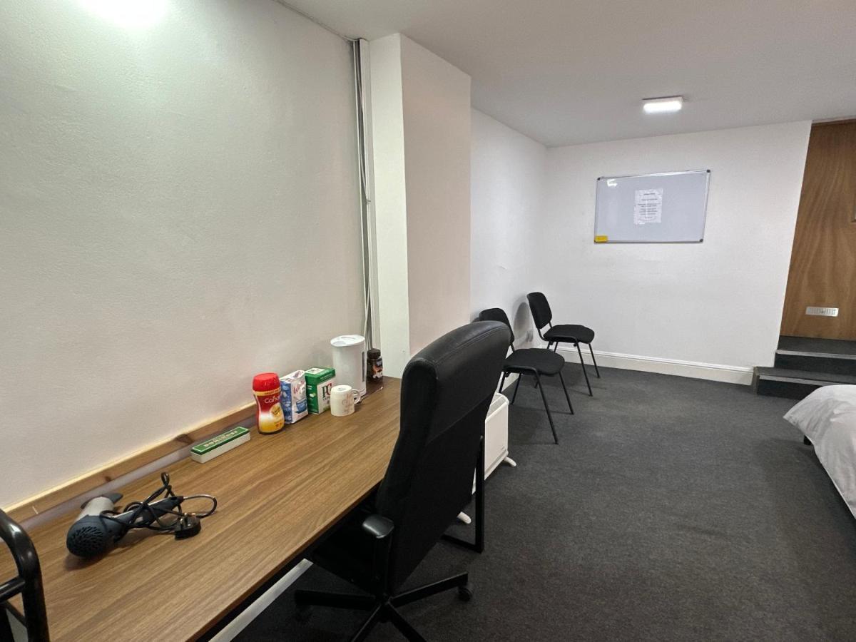 Bed & Breakfast 2 Mins To Euston Station, Triple Bedroom With Private Bathroom C *