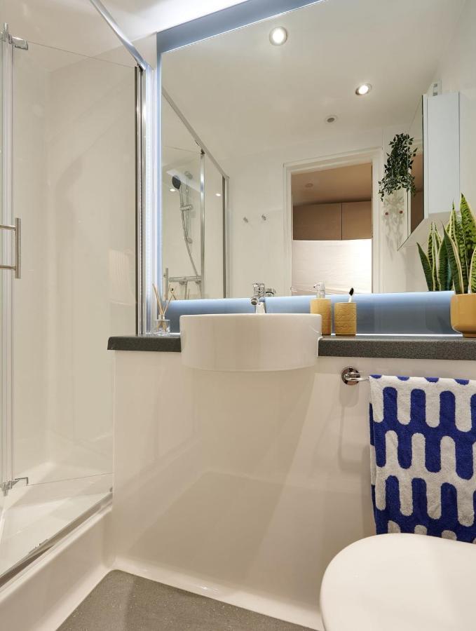 For Students Only Contemporary At View Bermondsey In Appartement