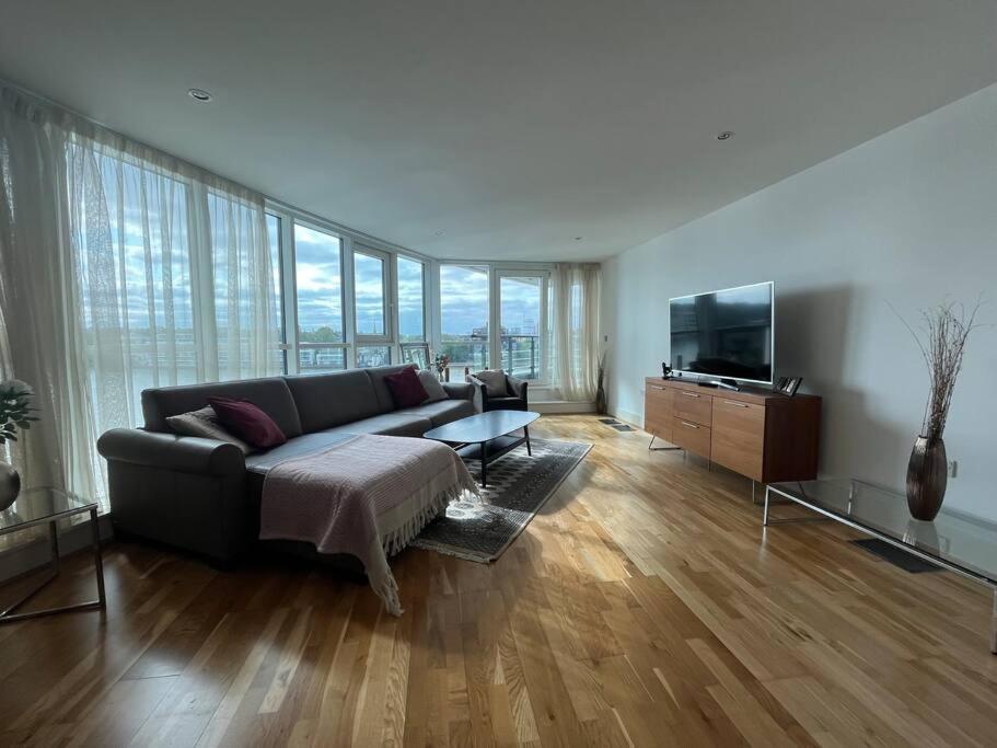 Apartment River View *