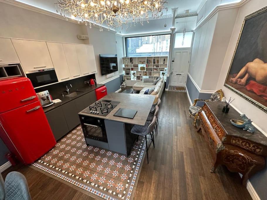 Unique Luxury In The Heart Of London. Air Conditioned With Private Garden Apartment *