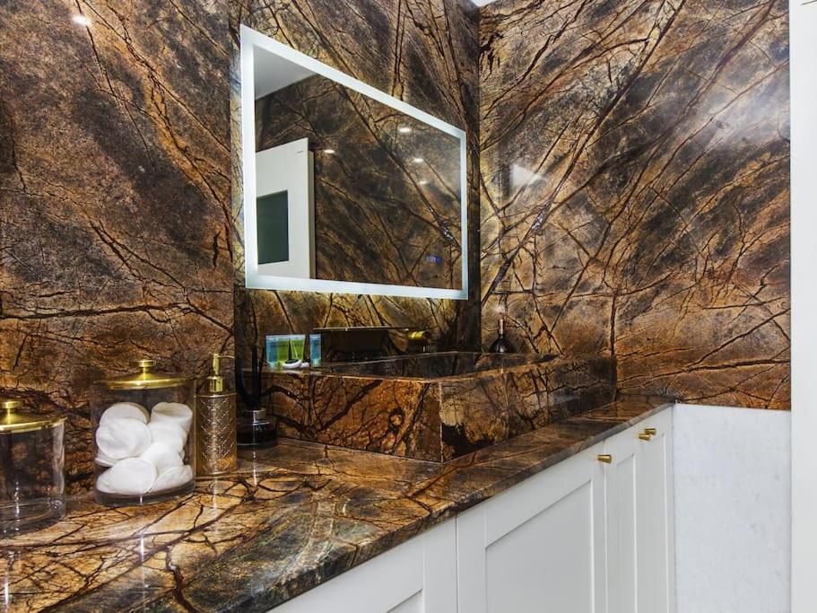 Apartment Unique Luxury In The Heart Of London. Air Conditioned With Private Garden London