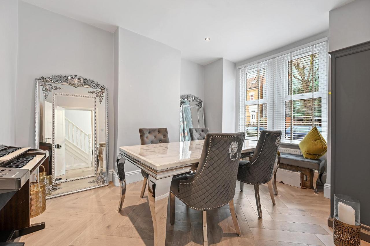 Wembley Luxury Residence- Opulence House Ferienhaus London