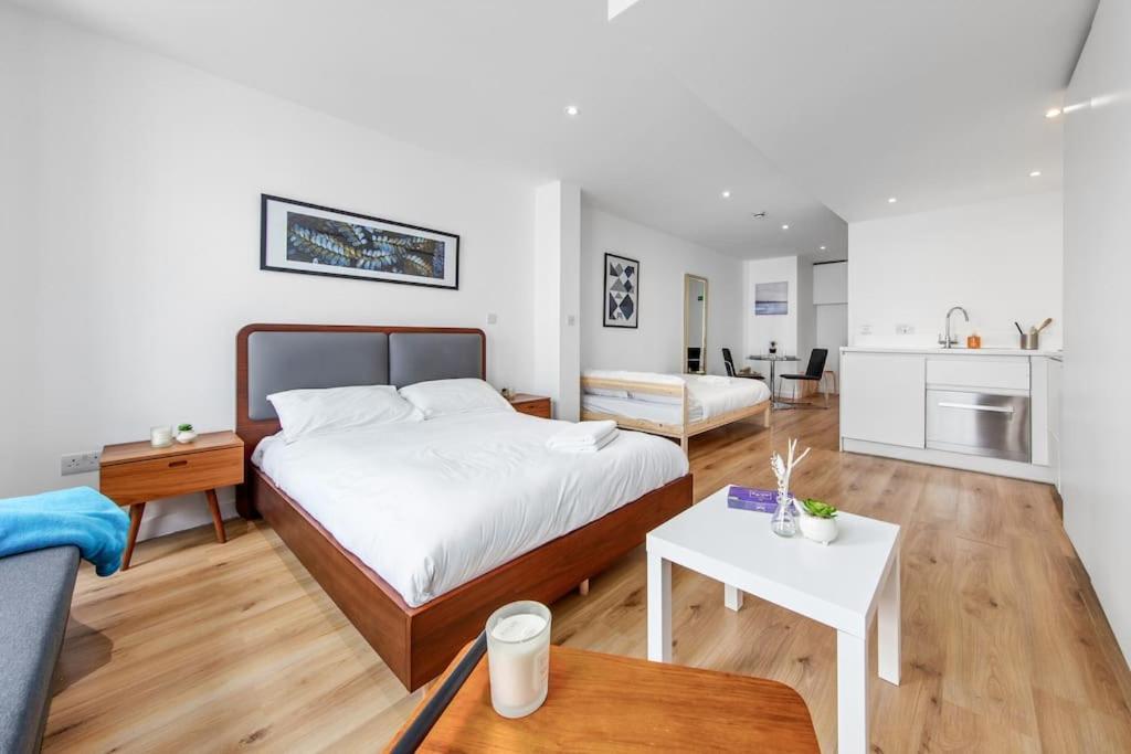 Stylish Sleep6 Flat At Iconic Piccadilly Circusvr6 *