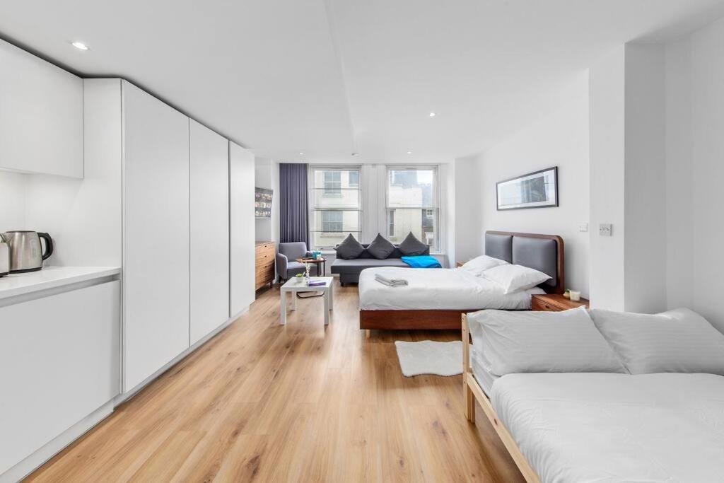 Stylish Sleep6 Flat At Iconic Piccadilly Circusvr6