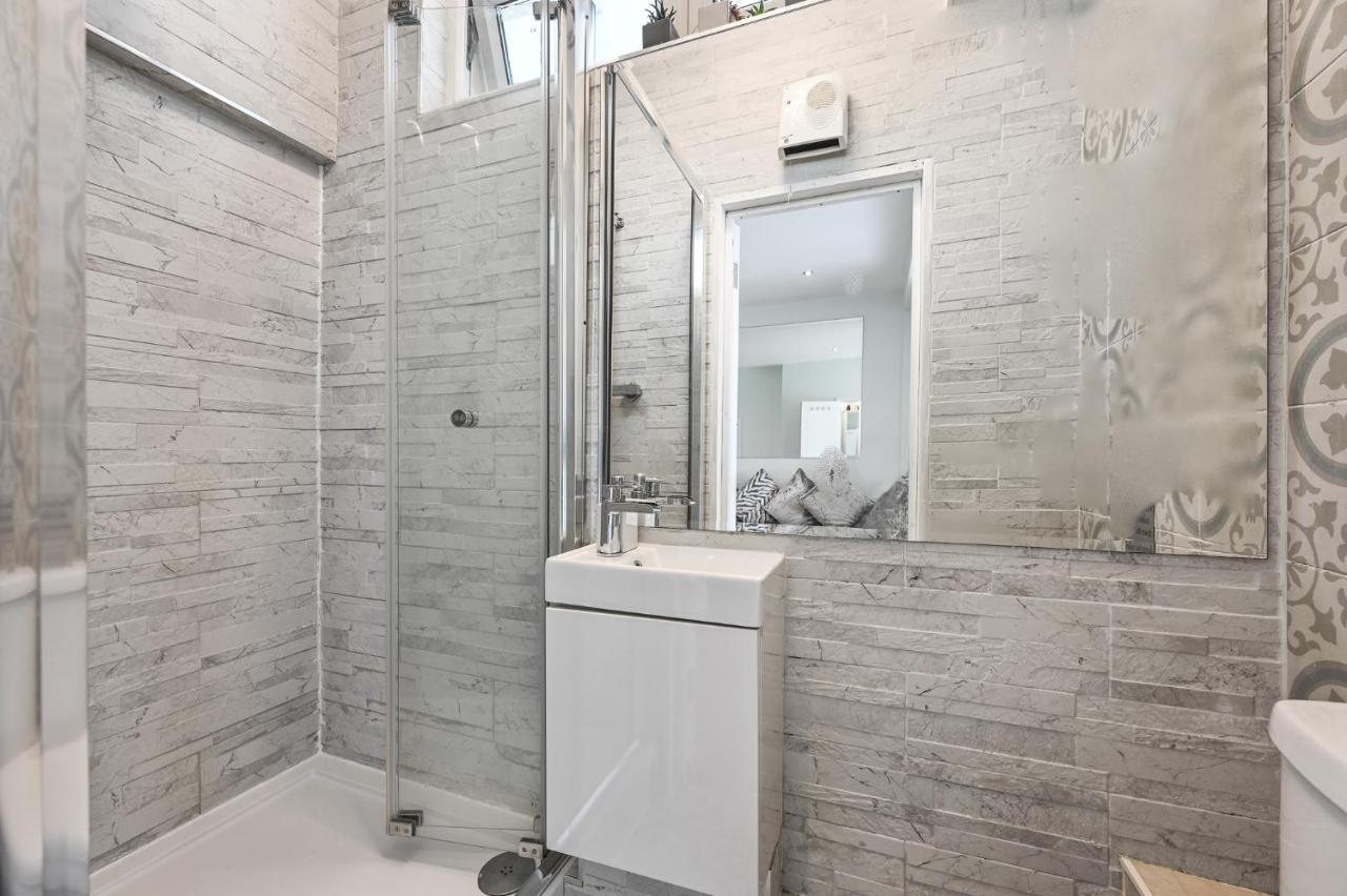 Wembley Luxury Residence- Opulence House Hébergement de vacances *