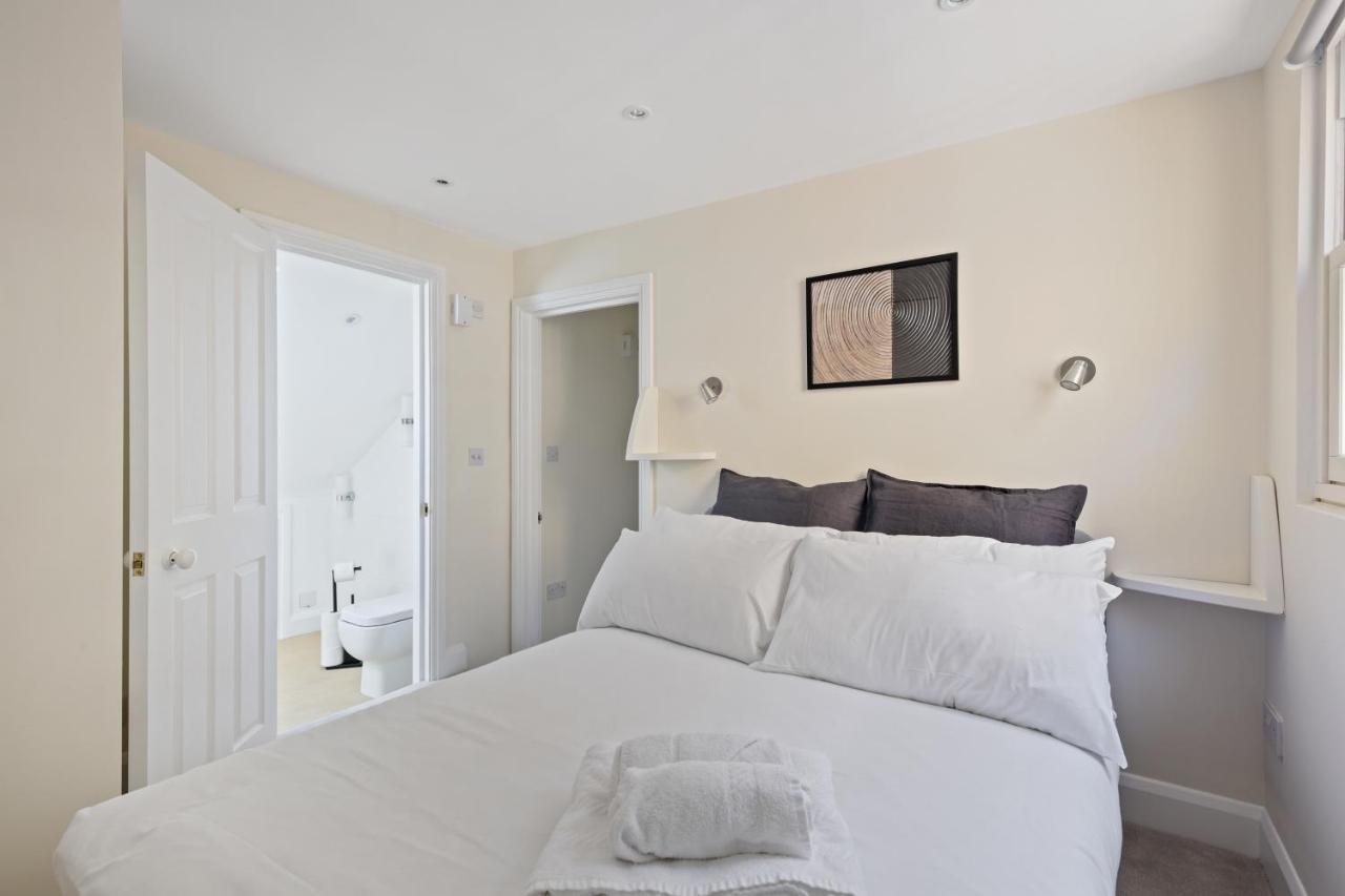 Knightsbridge Sapphire By Dena Elite Collection Holiday home London